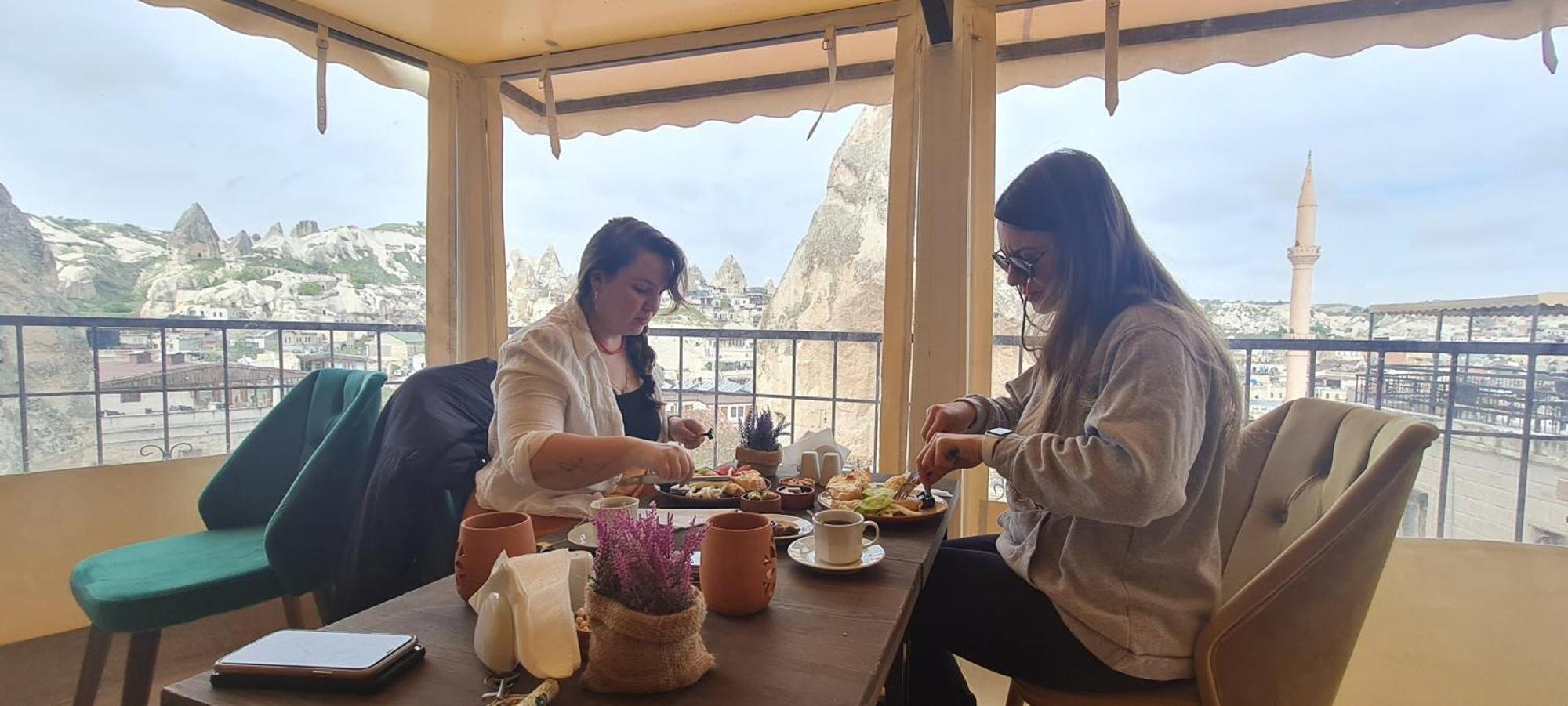 Tibet Stone House Hotel เนฟซิเฮียร์ ภายนอก รูปภาพ