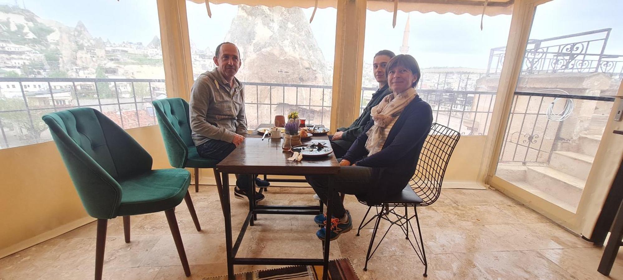 Tibet Stone House Hotel เนฟซิเฮียร์ ภายนอก รูปภาพ