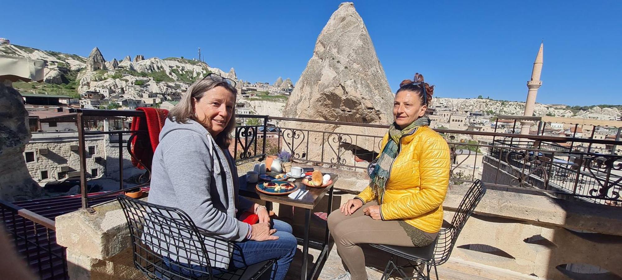Tibet Stone House Hotel เนฟซิเฮียร์ ภายนอก รูปภาพ