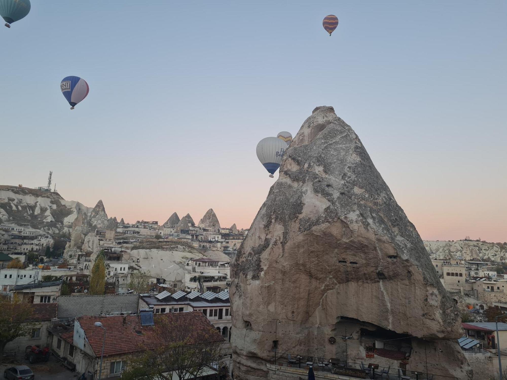 Tibet Stone House Hotel เนฟซิเฮียร์ ภายนอก รูปภาพ